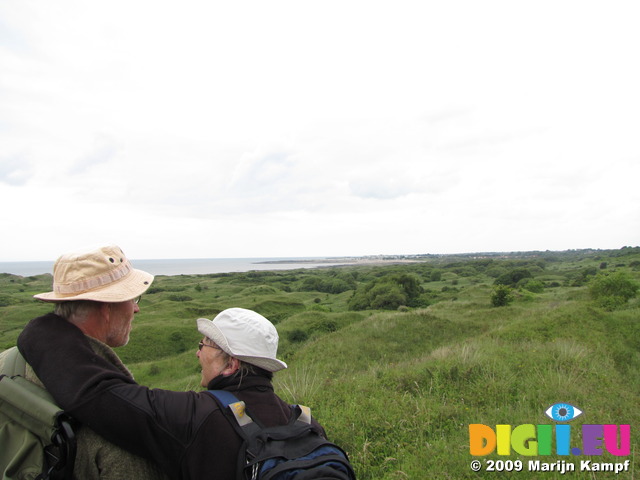 SX06850 Hans and Machteld in Merthyr-mawr Warren